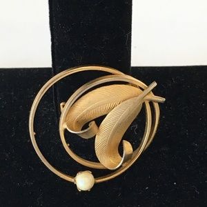 Art Nouveau Gold Plated Filigree Round Brooch